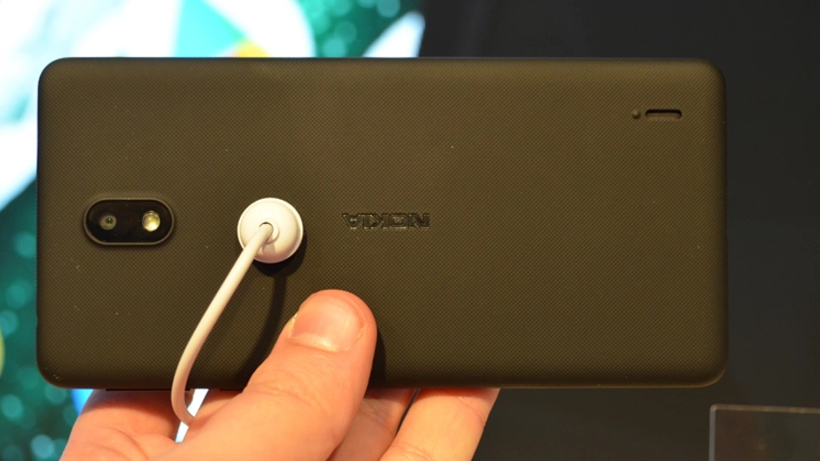 MWC 2019: Nokia 1 Plus - Prezentare hands-on a celui mai ieftin telefon cu Android prezentat în Barcelona (Video)