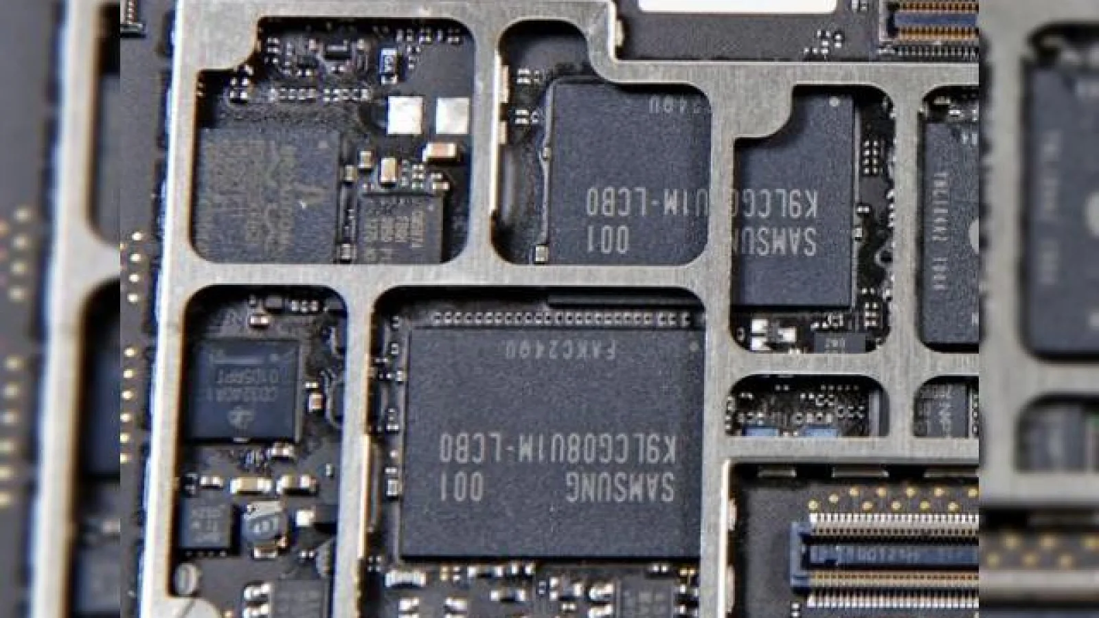 iPad 2 vine doar cu 256 MB de memorie RAM?