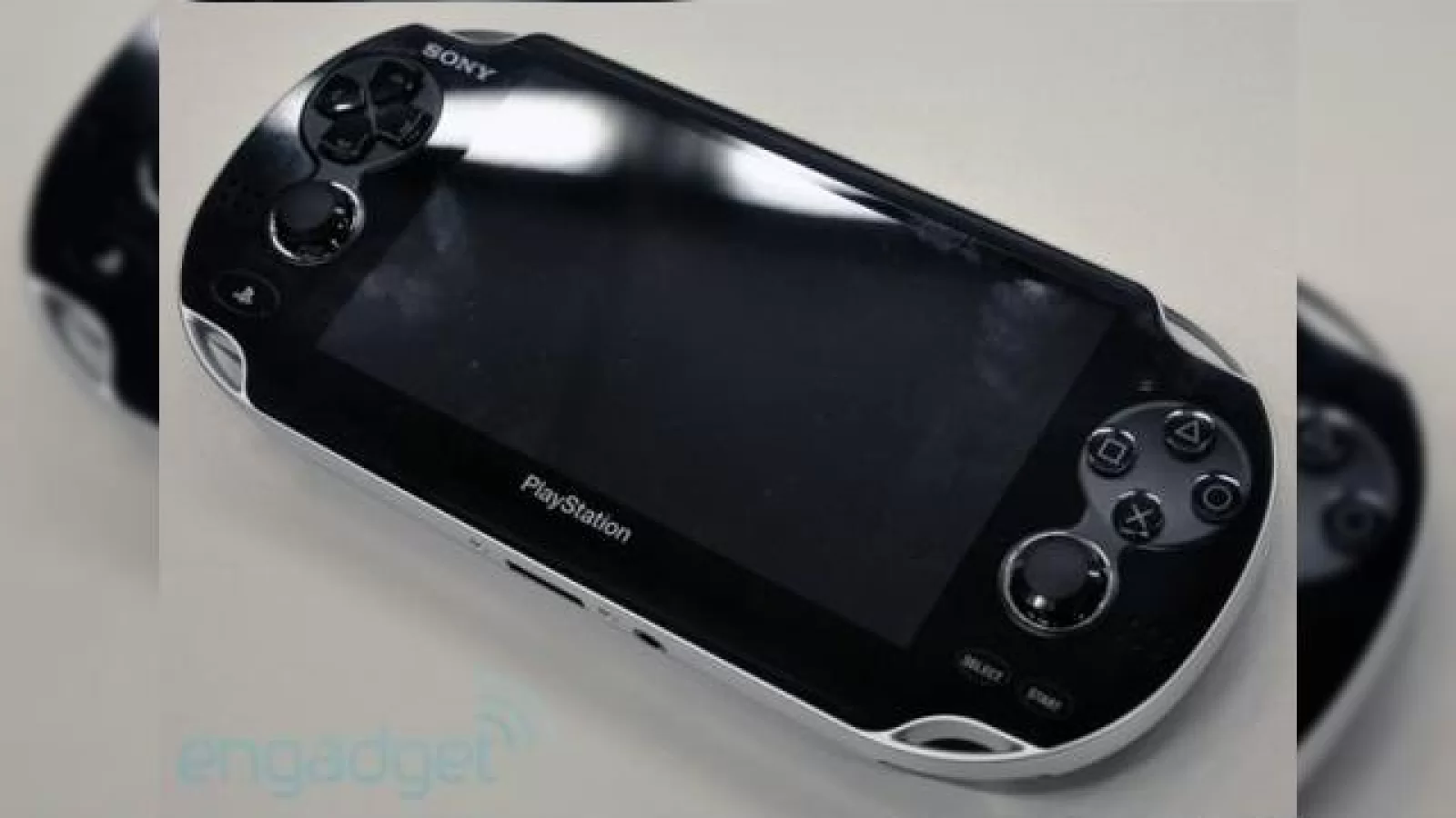 Consola Sony NGP sosește În România de Crăciun? Debutul european programat pentru noiembrie!