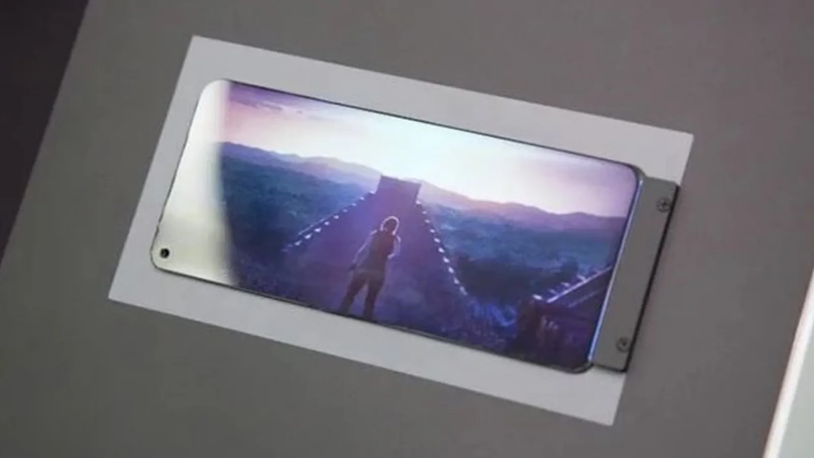 AU Optronics lansează un display de 6.2 inch cu orificiu minuscul pentru cameră, de doar 4.2 mm