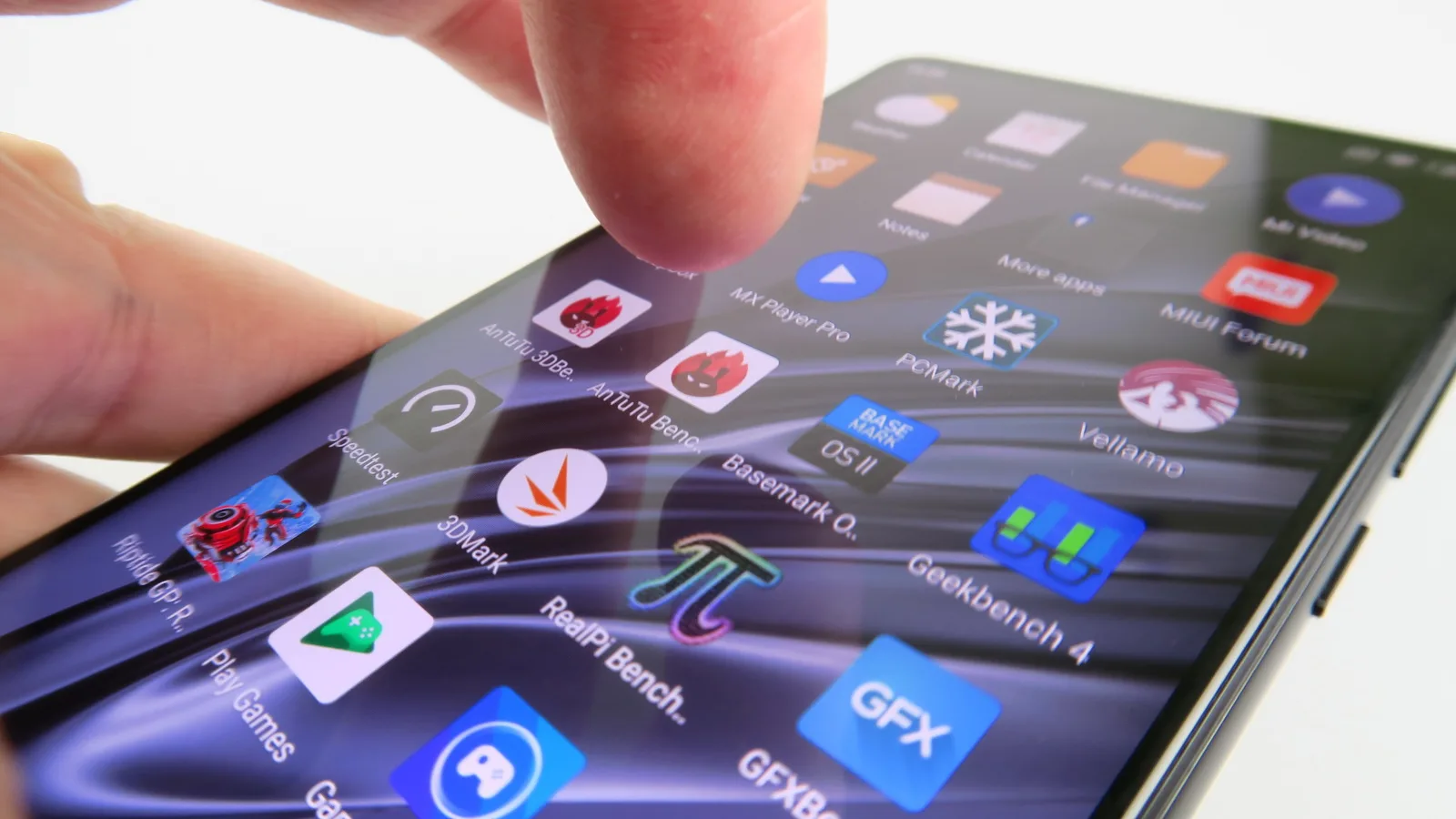 Xiaomi Mi Mix 2S: Benchmark-uri în aceeaşi zonă cu OnePlus 6T, Galaxy Note 9