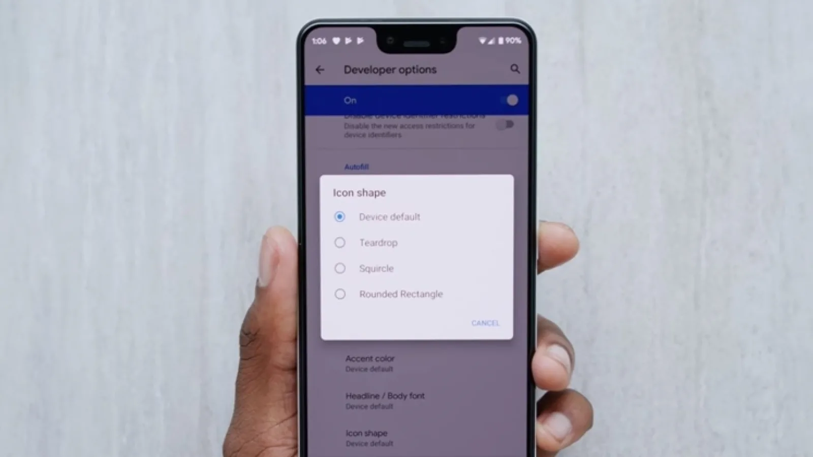 Top 5 funcţii Android Q prezentate de Marques Brownlee: teme customizabile, notificări, Dark Mode mai bun (Video)