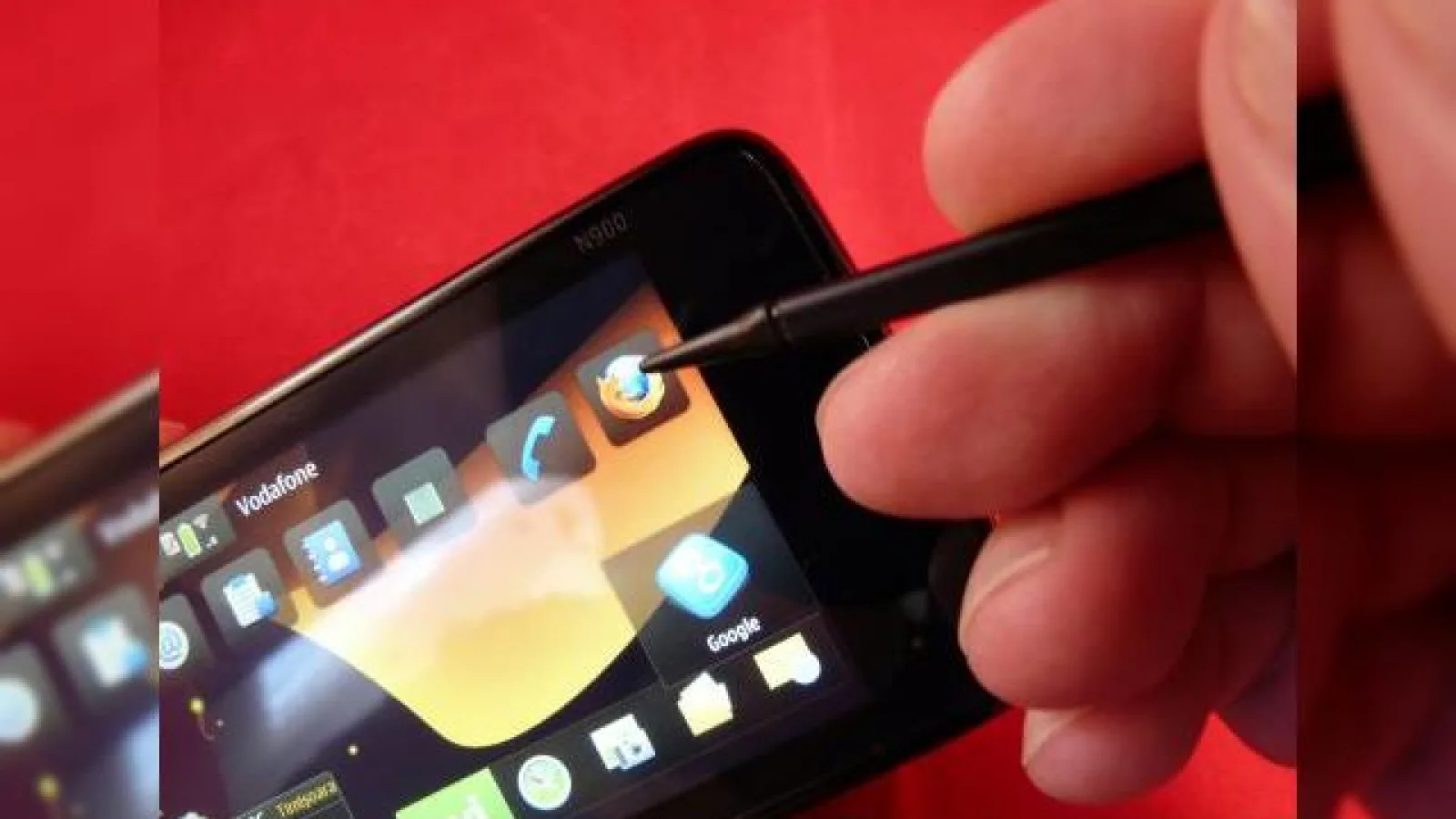 Maemo se Întoarce, rulează pe urmașul lui Nokia N900? Maemo 6 sosește Înainte de MeeGo!