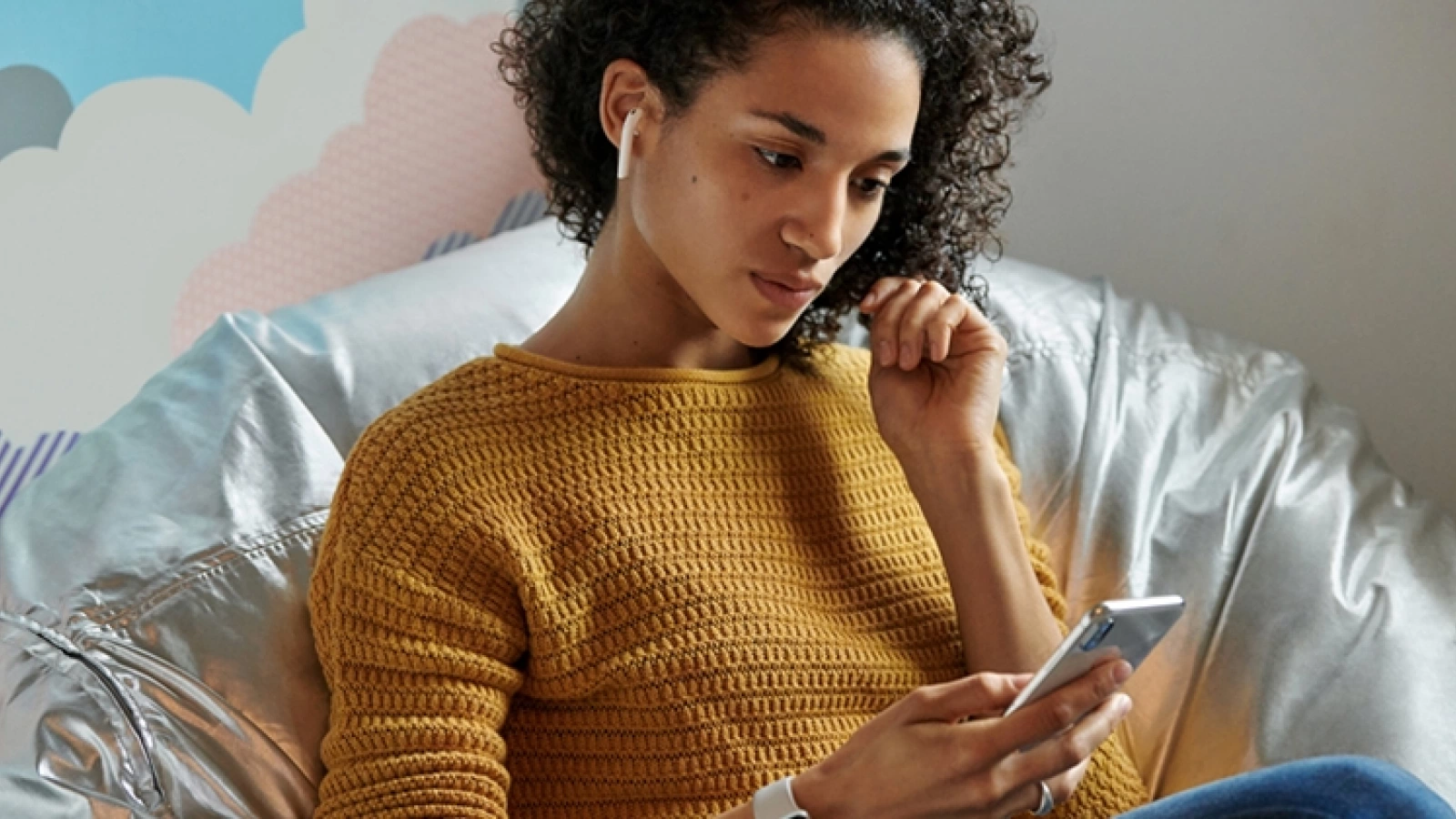 Căștile Apple AirPods 2 debutează oficial cu autonomie extinsă pentru apeluri și cutie de încărcare wireless
