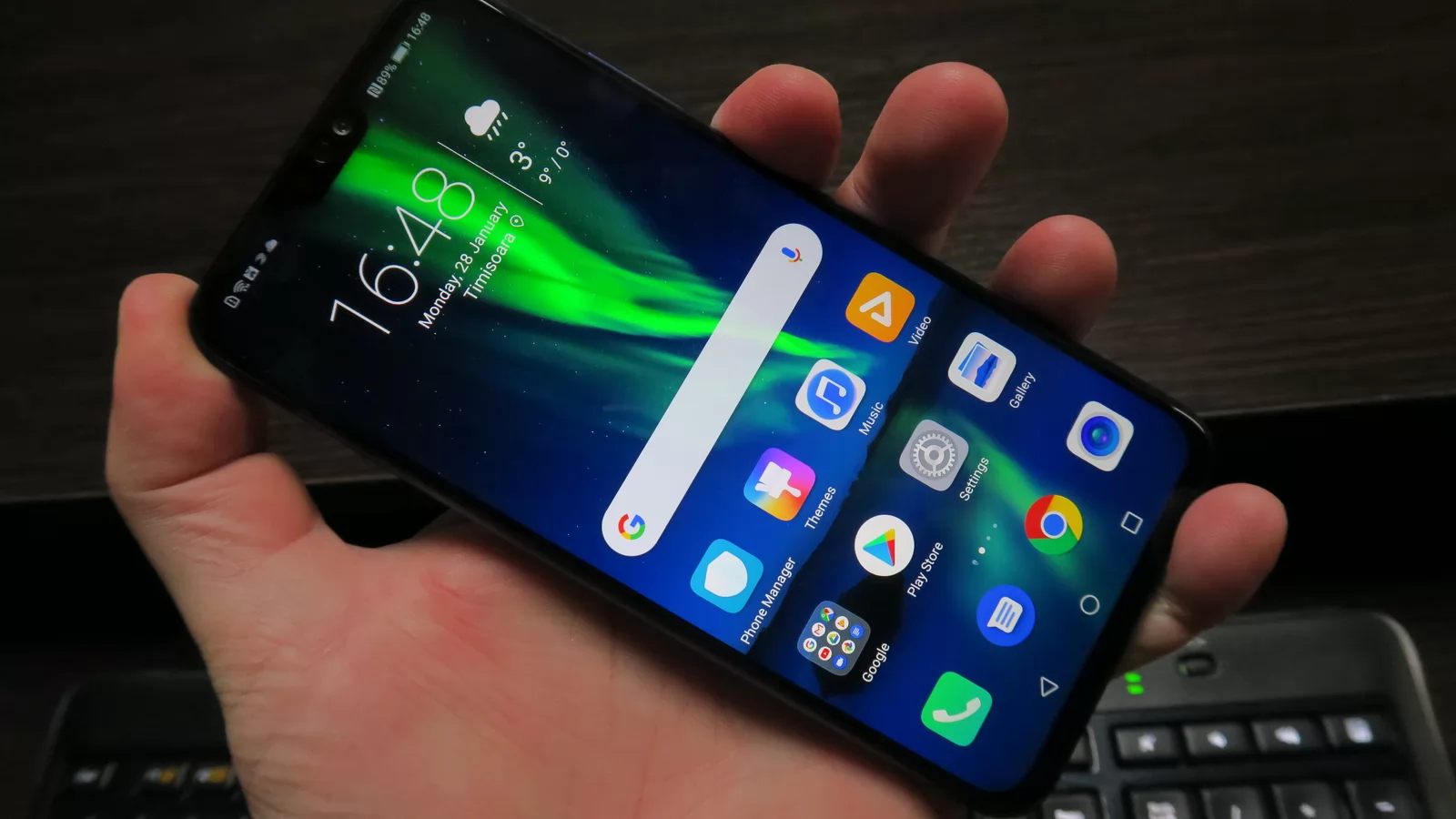 Huawei Honor 8X: Conectivitate cu dual SIM şi doar microUSB