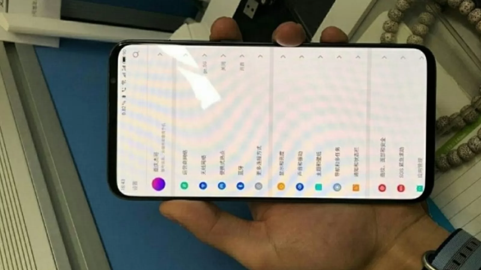Meizu 16s apare într-o nouă fotografie cu muchii înguste ale panoului frontal și fără decupaje în ecran