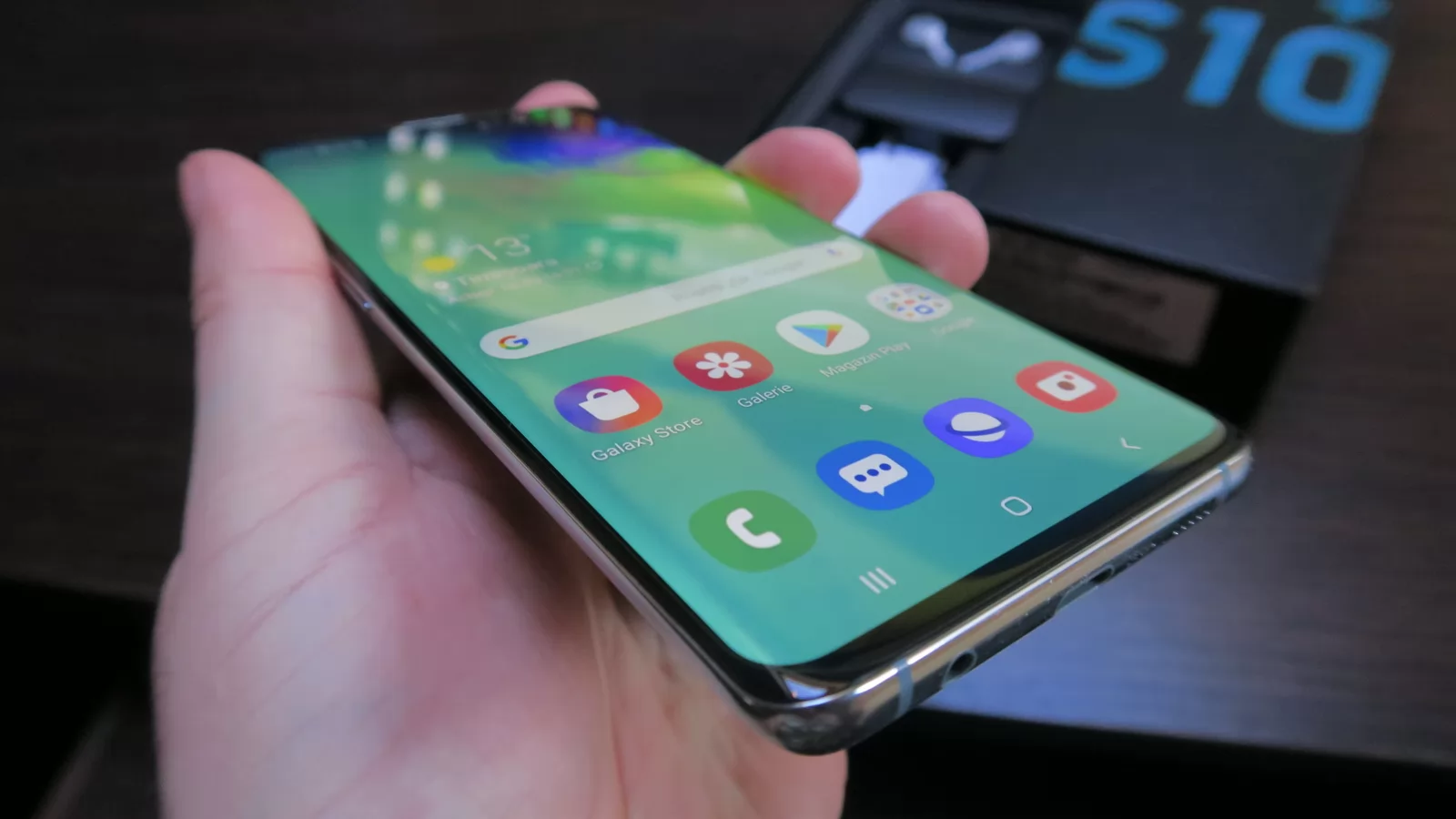 Samsung Galaxy S10+: Benchmark-uri de podium sau top 5 când intră Apple în ecuaţie