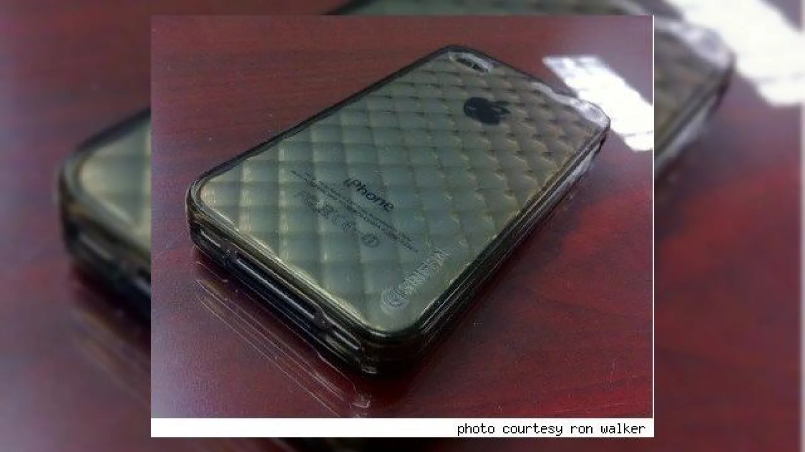 iPhone 4 cade de la 300 de metri, funcționează perfect după; Poveste reală!