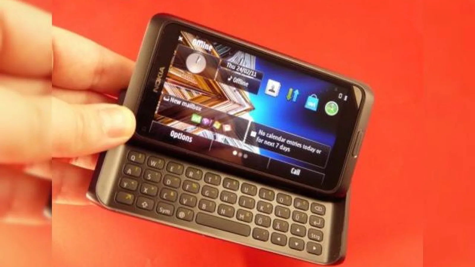 Nokia E7, proaspăt scos din cutie, gata de recenzie! (Video)