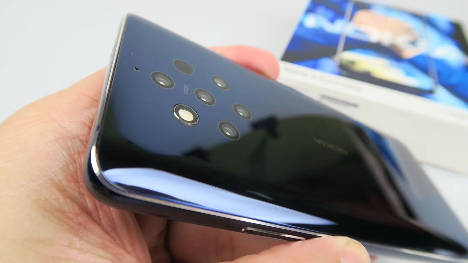 Nokia 9 Pureview Unboxing: întoarcerea lui Pureview, cu 5 camere pe bază de Light, un format compact (Video)