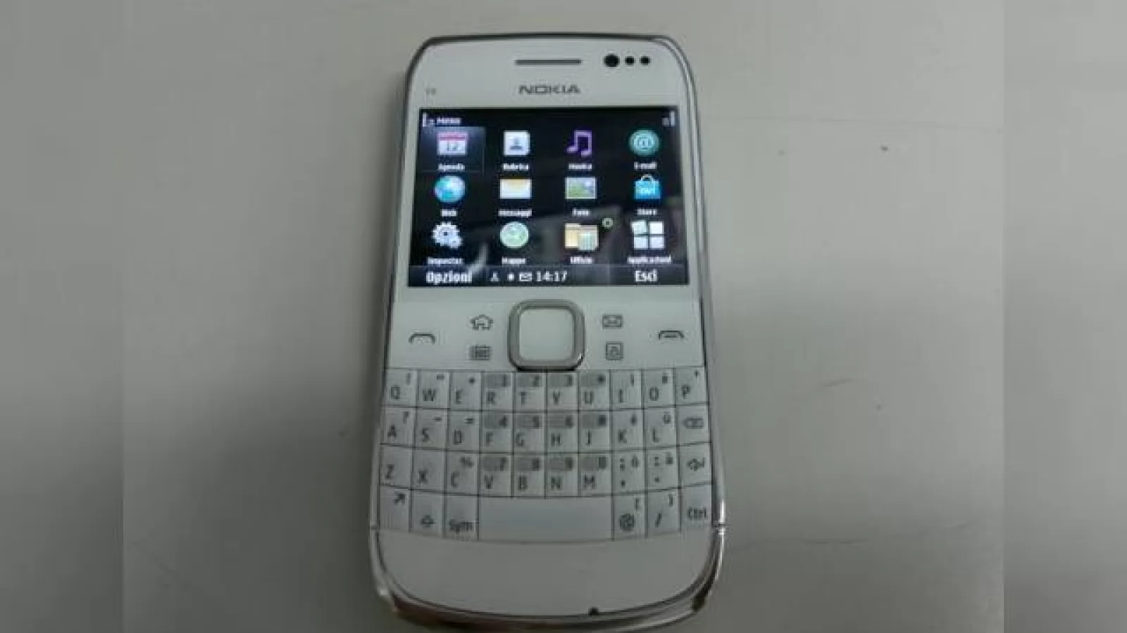 Nokia E6-00 Își face apariția pe web În imagini, clipuri video, plus câteva specificații (Video)