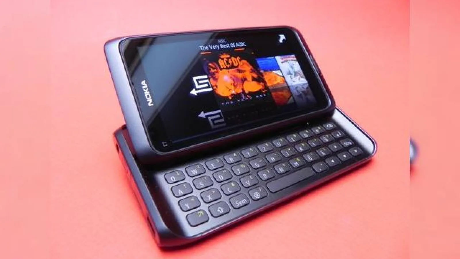 Review Nokia E7 - Mobilissimo vă aduce un nou capitol din istoria Symbian^3 În ziua lansării lui E7 În România!
