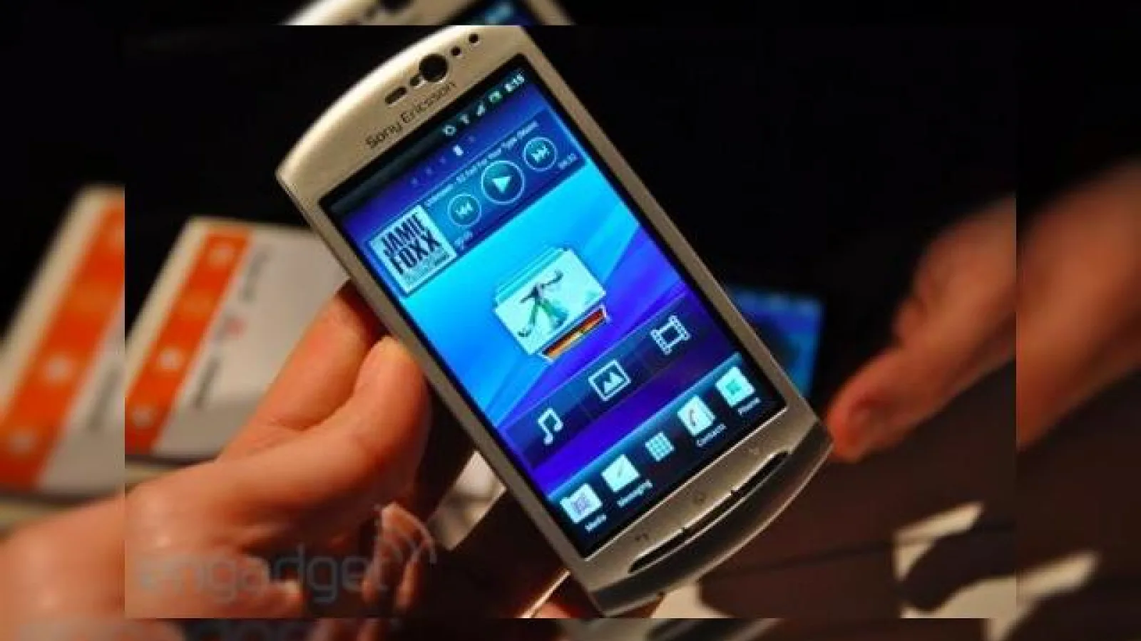 Sony Ericsson Xperia Neo amânat până În iulie, Xperia Play și Arc disponibile În cantități limitate