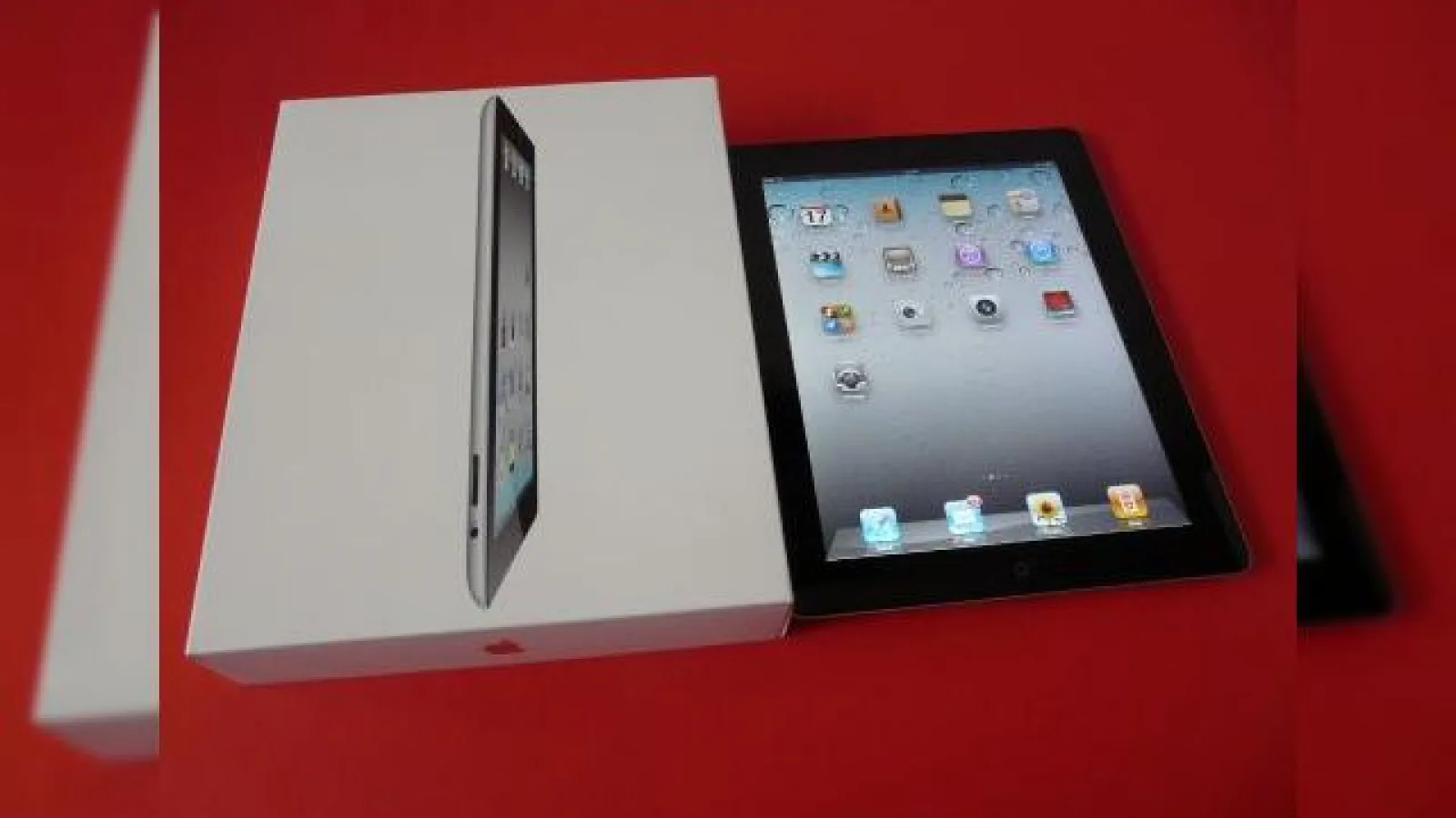 iPad 2 scos din cutie În stil Mobilissimo - iată cel mai nou produs Apple! (Video)