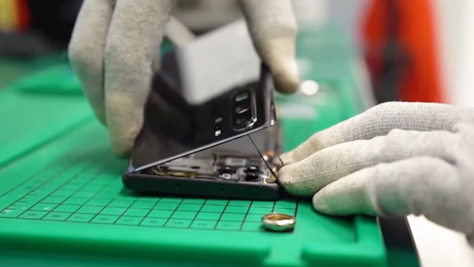 Huawei P30 Pro primește o disecție oficială într-un service Huawei; Iată cum se prezintă telefonul la interior