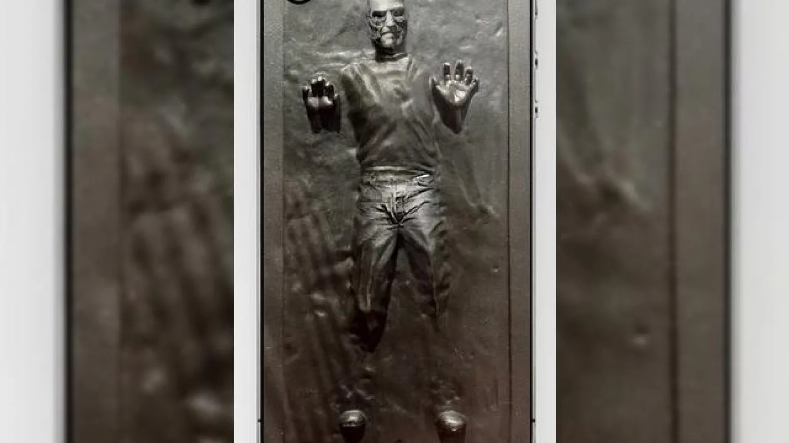 Steve Jobs are soarta lui Han Solo, prins În carbonită... apărat de avocații Apple deocamdată!