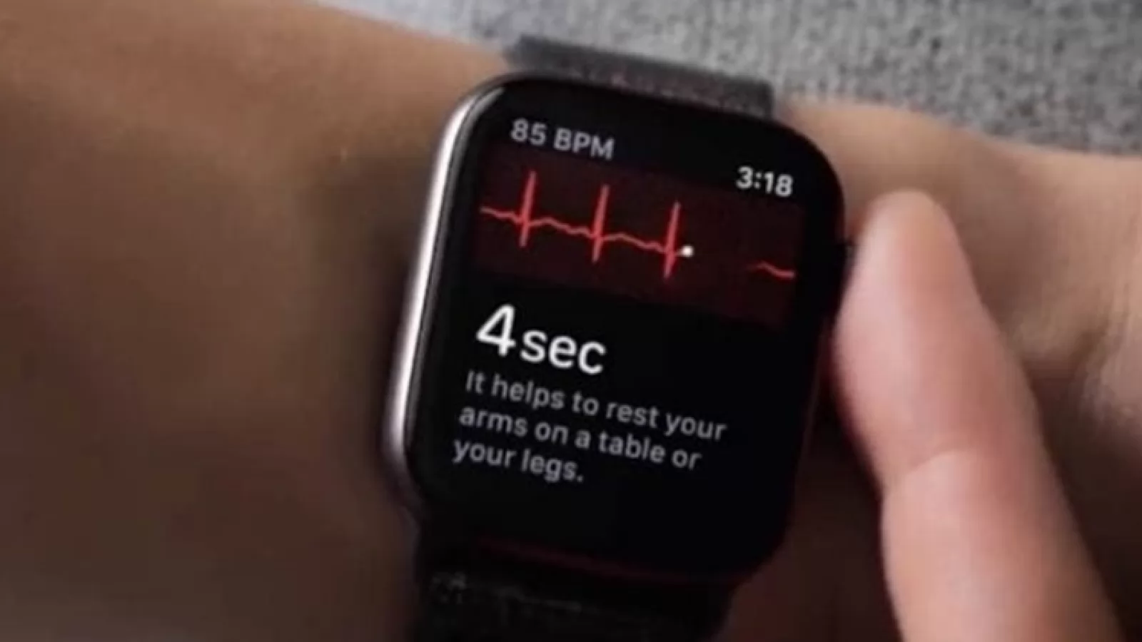 Apple Watch a salvat din nou viaţa cuiva, detectând probleme cardiace la timp