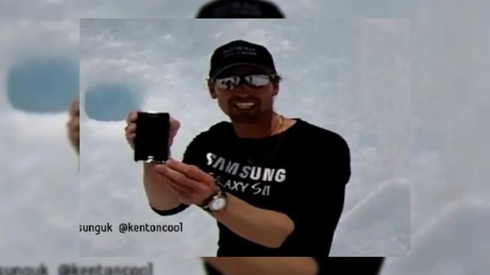 Primul tweet postat de pe Everest vine de pe un Samsung Galaxy S II; unboxing pe acoperișul lumii! (Video)