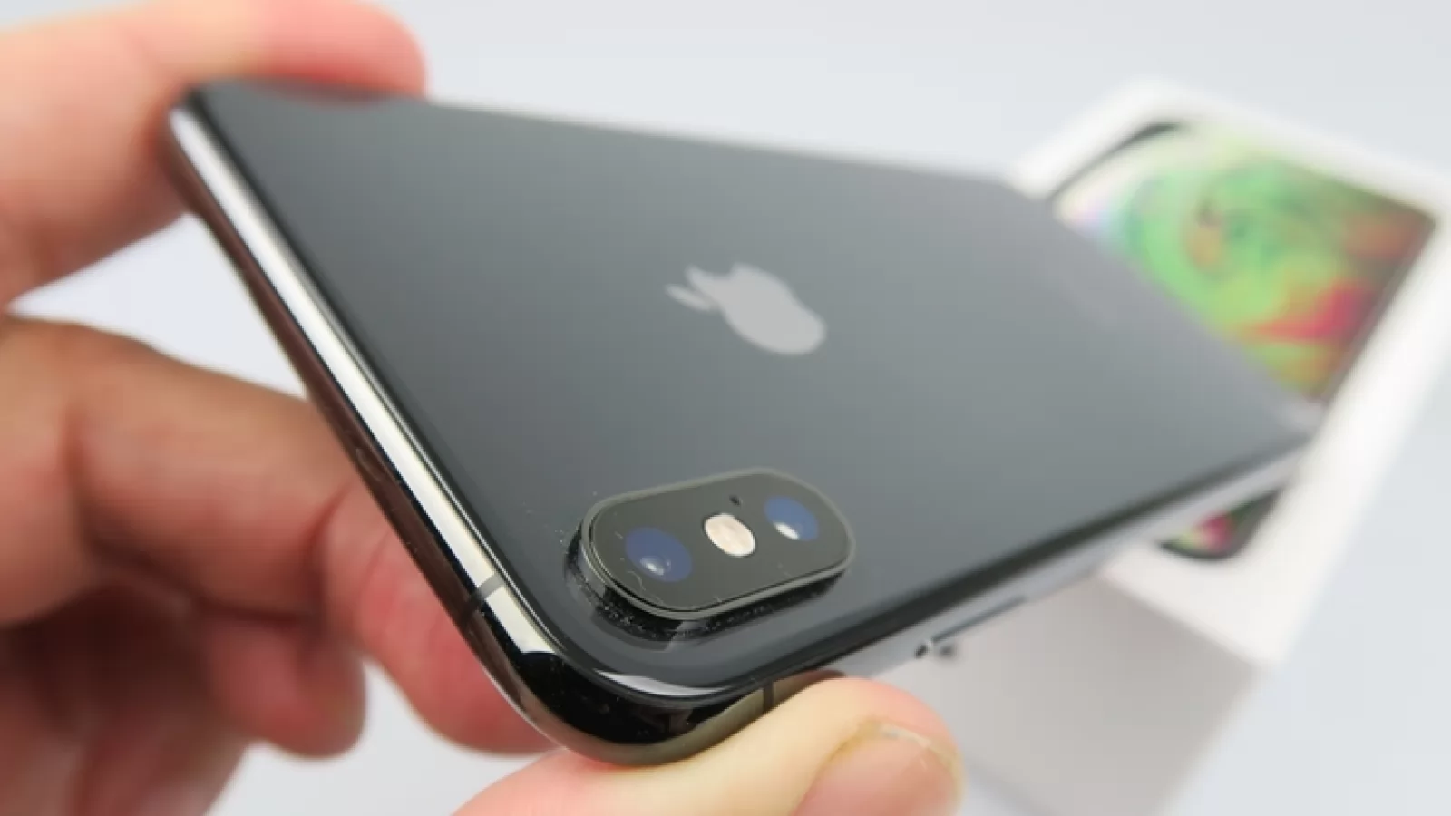 Apple a ocupat locul întâi la vânzări de telefoane în SUA în primul trimestru din 2019, iar Samsung poziția secundă