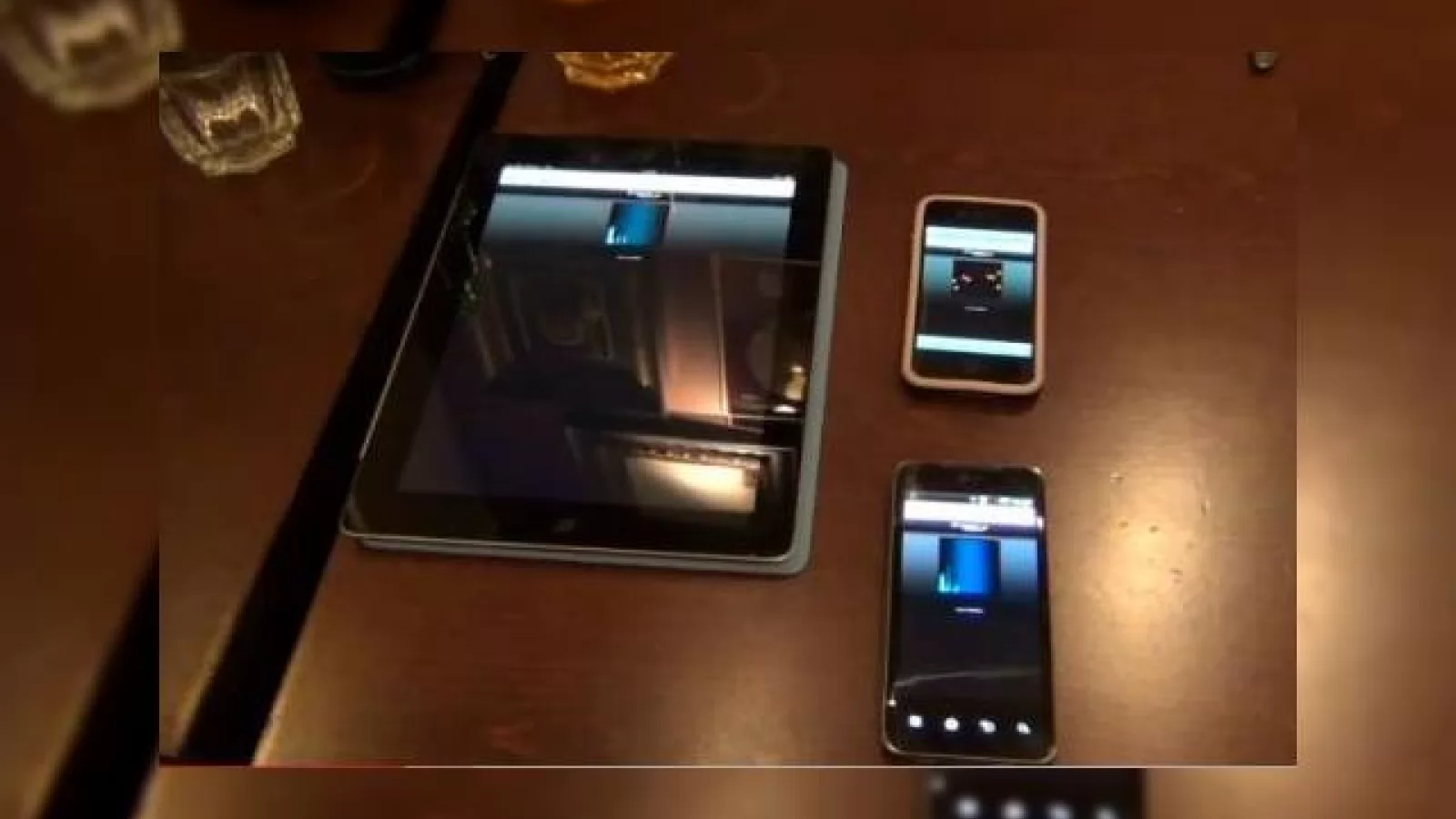 iPad 2 versus iPhone 4 și LG Optimus 2X (Video)