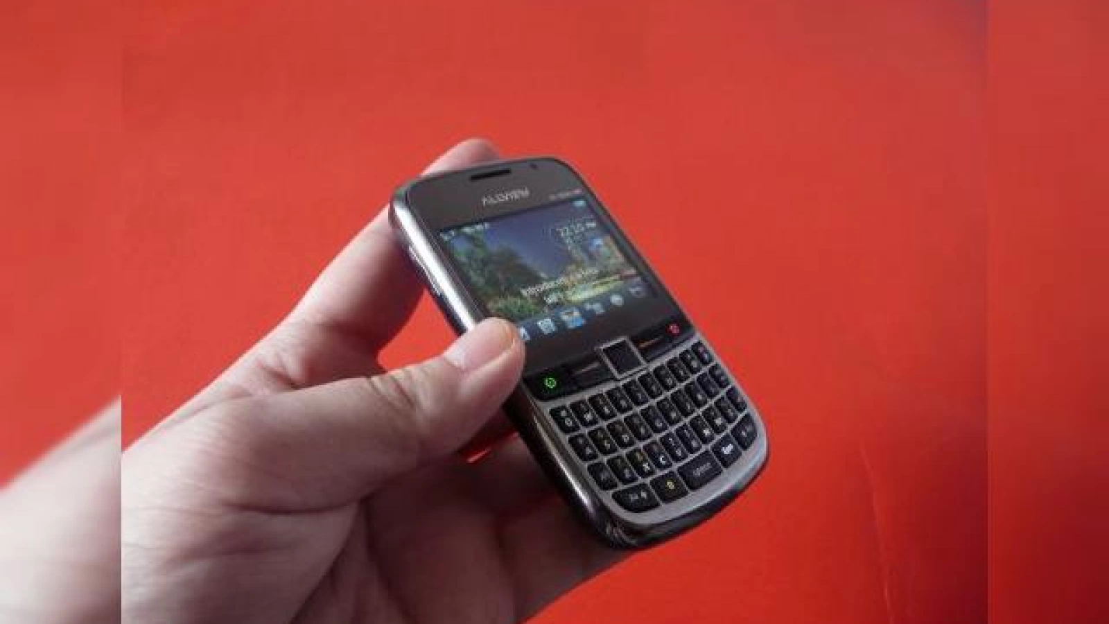 Review Allview Q1 GET - telefon QWERTY dual SIM 3G la preț rezonabil (Video)