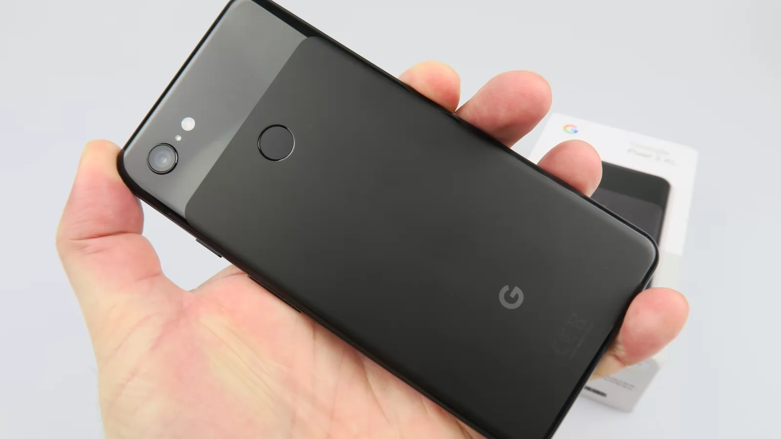 Google Pixel 3 XL: Design urâţel, monoton şi repetitiv