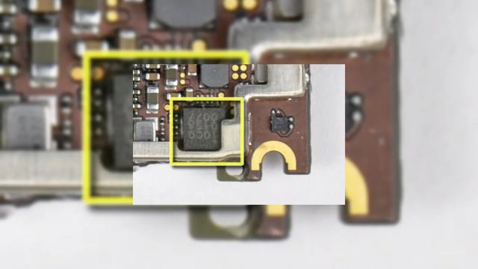 Chipul misterios de pe iPhone 4 are rol de anulare a zgomotului de fond (Video)