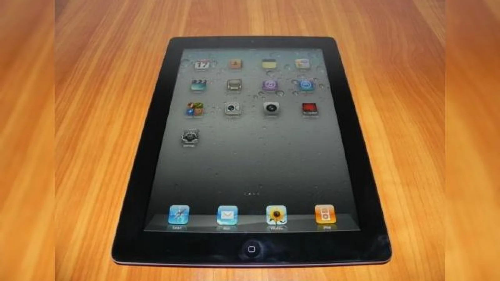 Motorola Xoom vs iPad 2 - care este cea mai bună tabletă?
