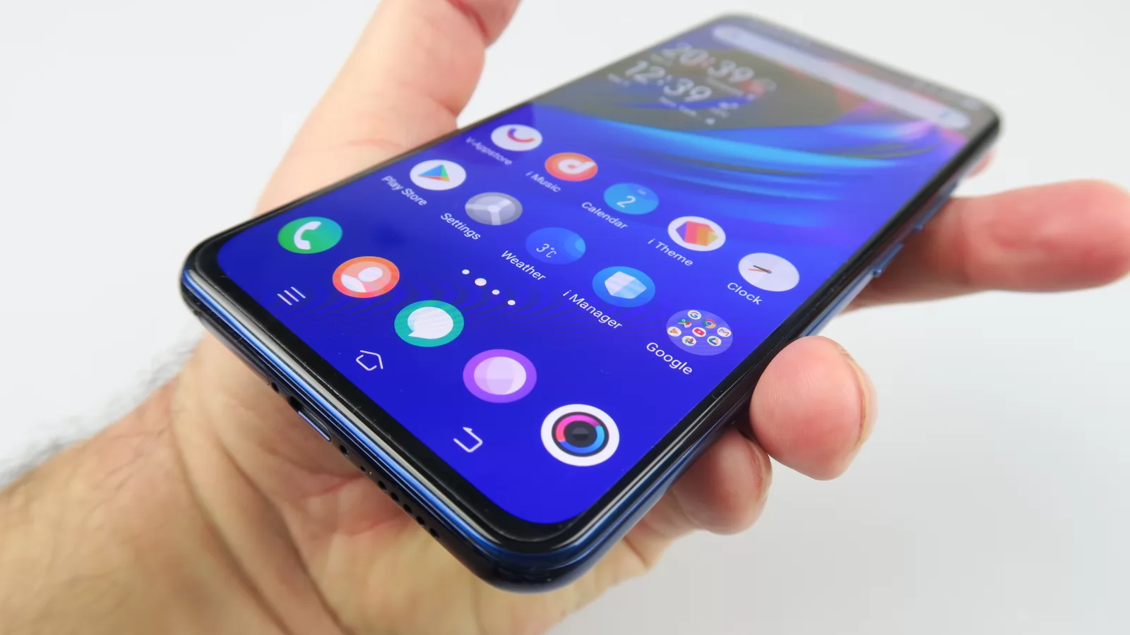 Vivo NEX Dual Display: Acustica a fost dată ca ofrandă display-ului edge to edge