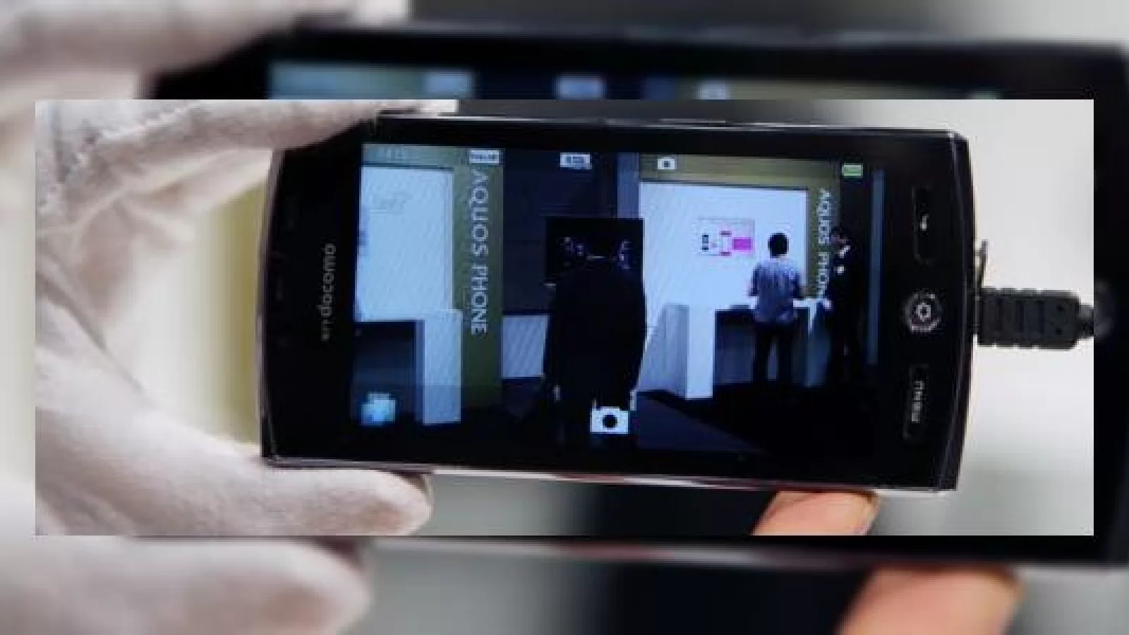 Telefoanele Sharp AQUOS sosesc și În Europa! Ecrane și camere 3D, procesoare de 1.4GHz și multe altele!