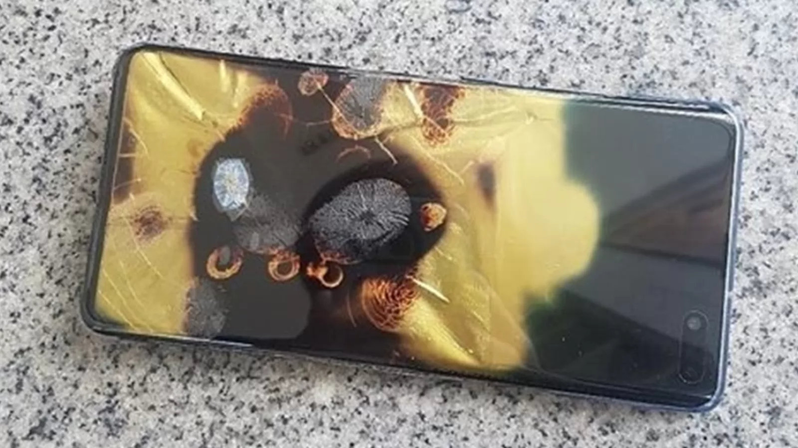 Noi probleme pentru Samsung! Galaxy S10 5G ia foc din senin și se ia în calcul supraîncălzirea