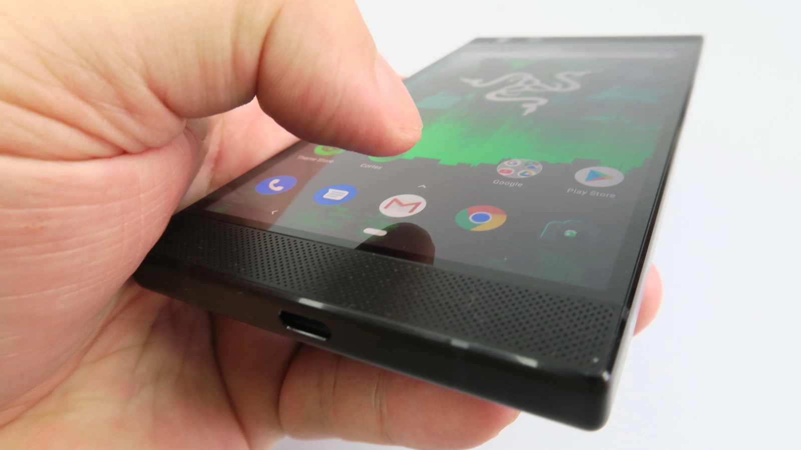 Razer Phone 2: Display albicios, lăptos, 120 Hz nu ajung