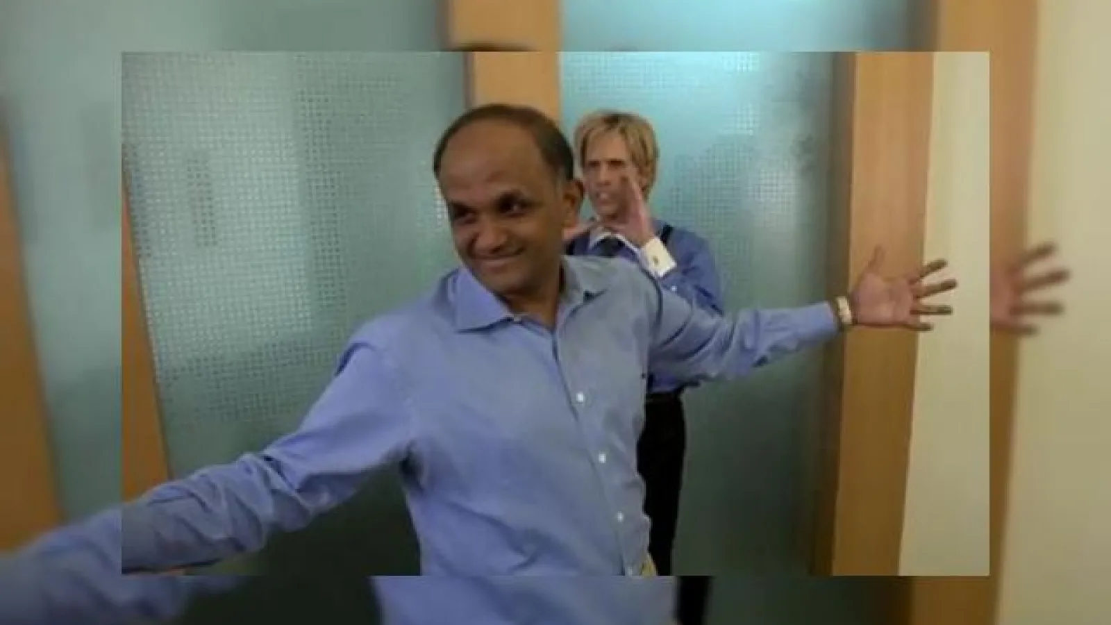 Adobe Își Încordează mușchii de PR: CEO-ul Shantanu Narayen ia lecții de carismă (Video)