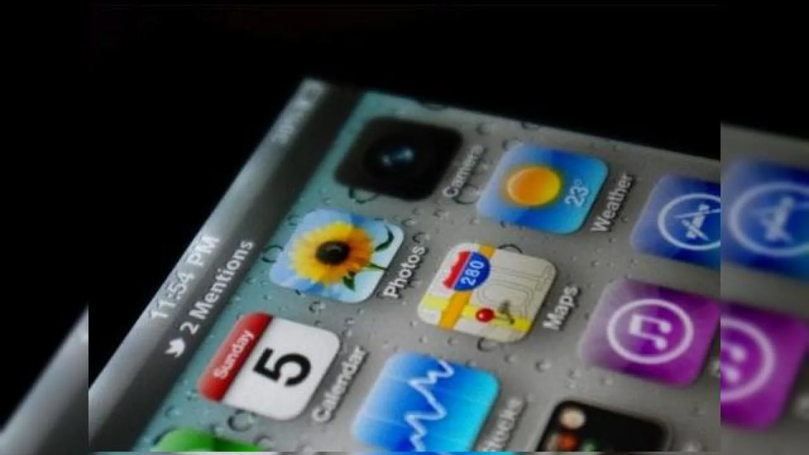 Primul screenshot din iOS 5 - fals sau adevărat?