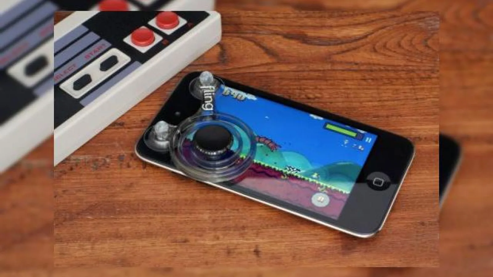 Transformă iPhone-ul sau smartphone-ul Android În joystick, cu accesoriile speciale Ten One Design
