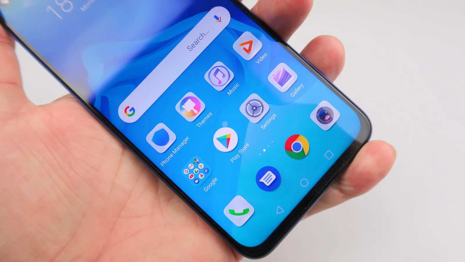 Honor View 20: Display măricel, pioner în decupaj