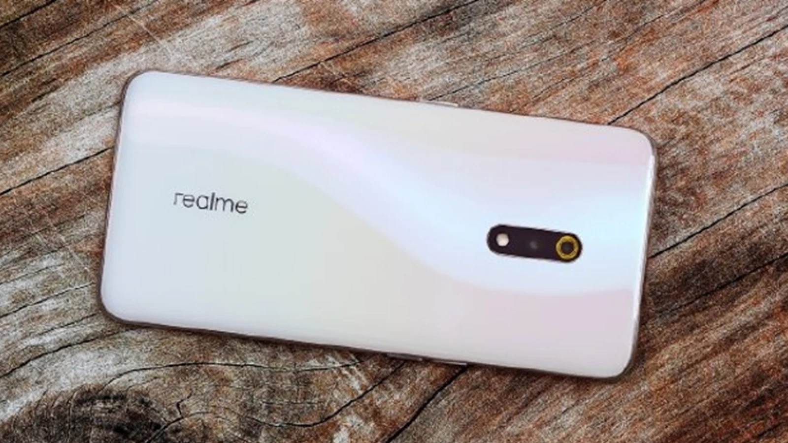 Oppo Realme X își prezintă camera selfie pop-up într-un nou teaser; Vedem și fotografii oficiale