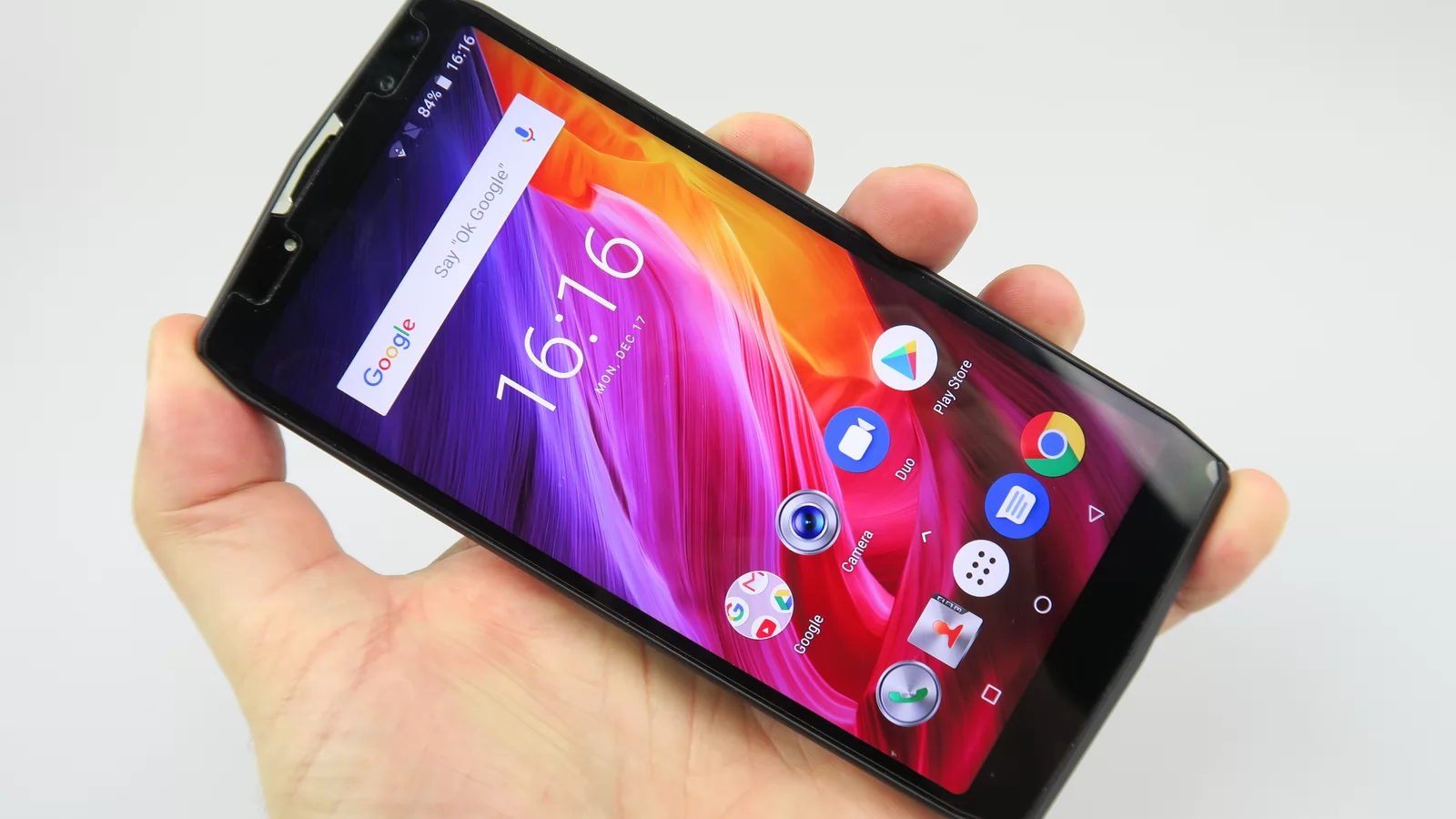 iHunt Titan P11000 Pro: Display marca Sharp şi foarte luminos