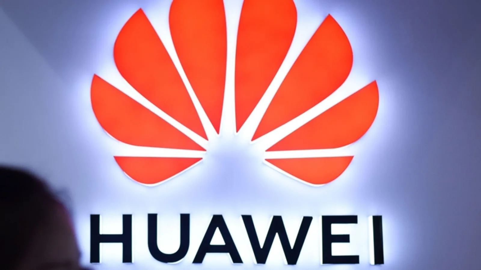 Huawei le-ar fi solicitat creatorilor de aplicații să dezvolte software pentru un magazin de aplicații din afara Chinei anul trecut