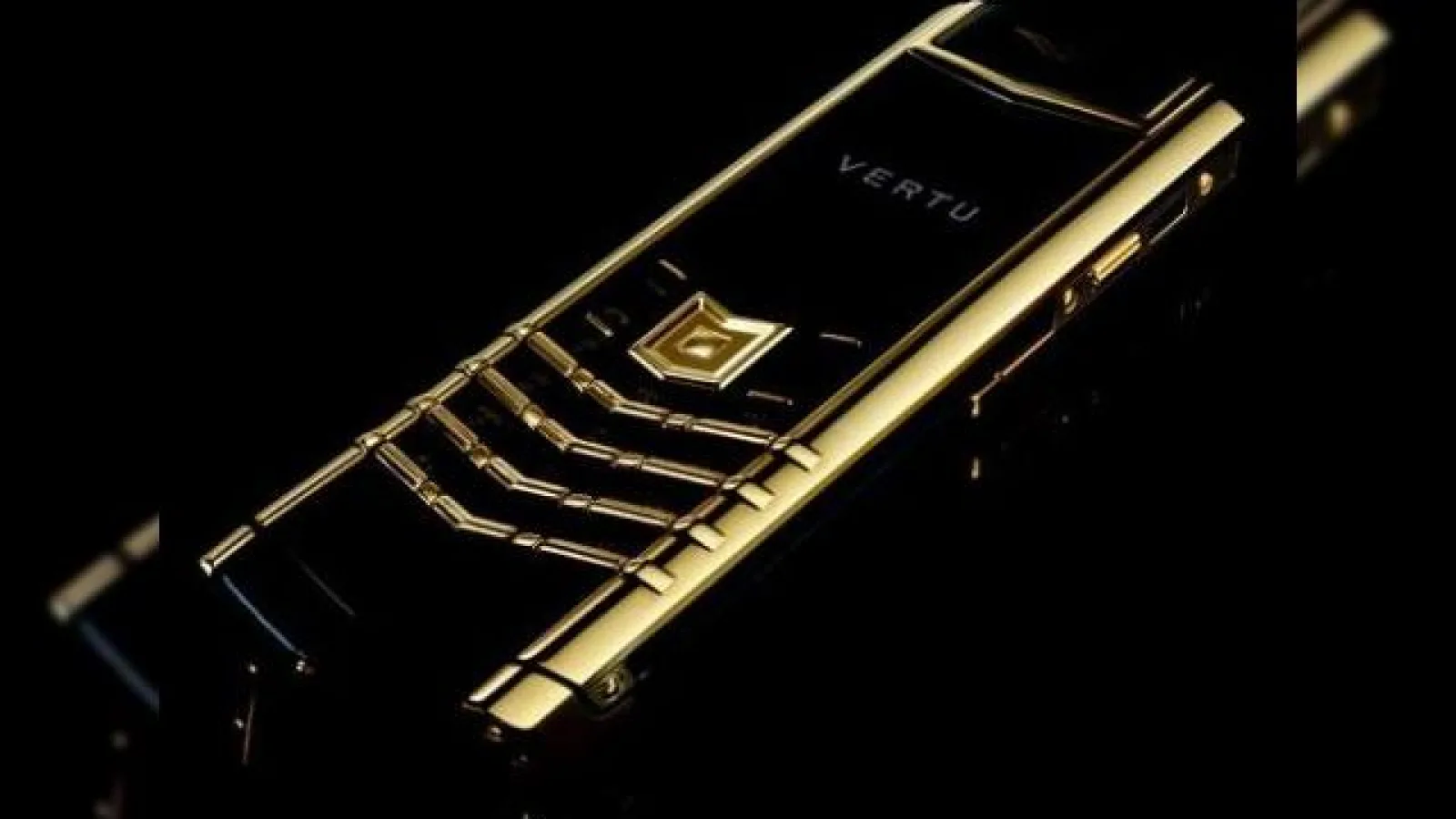 Telefonul-bijuterie Vertu Signature Precious, o operă de artă