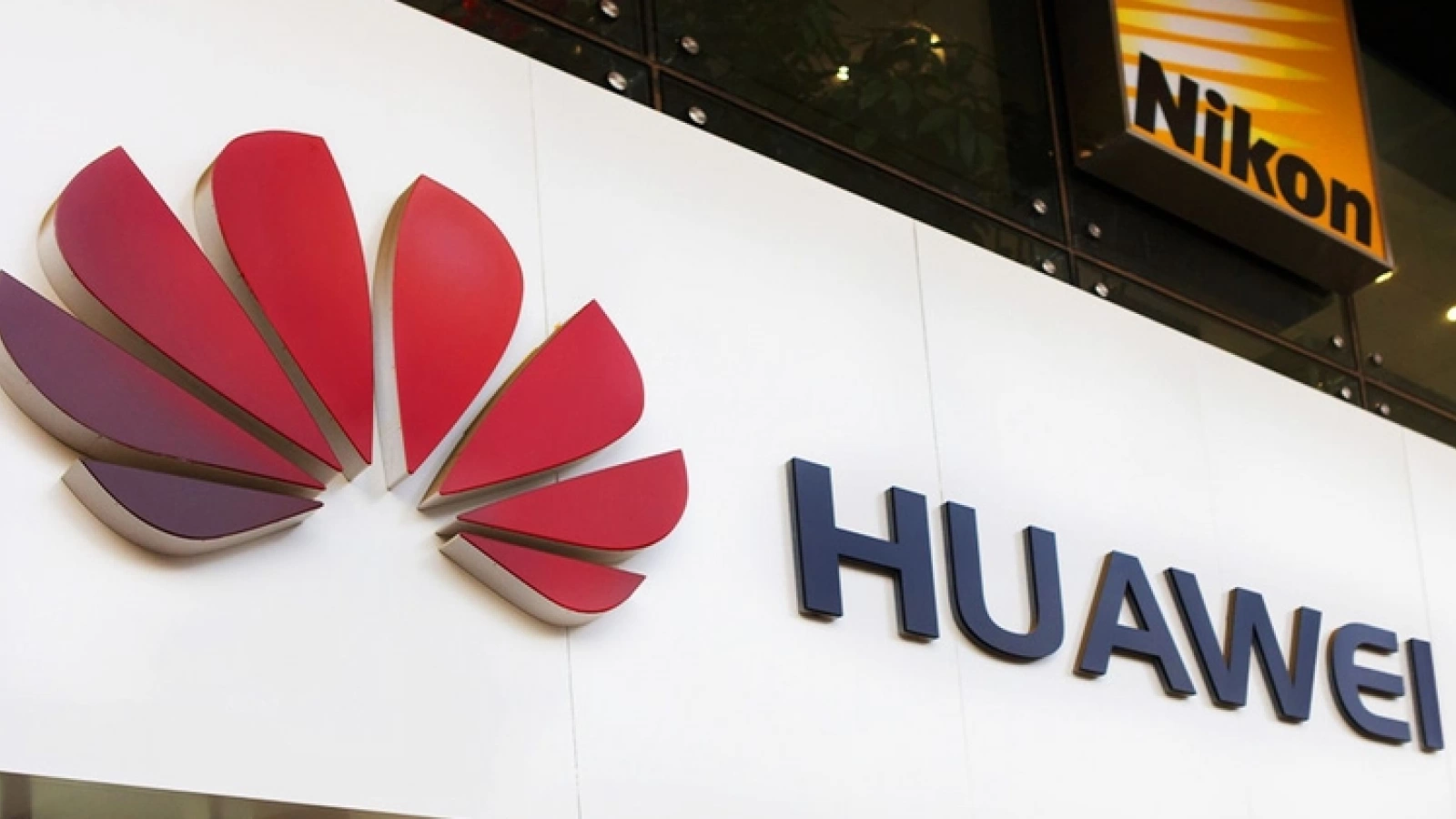 Problemele celor de la Huawei continuă; Unul dintre președinții rotativi ai companiei ar fi fost implicat într-un complot pentru furtul de secrete comerciale