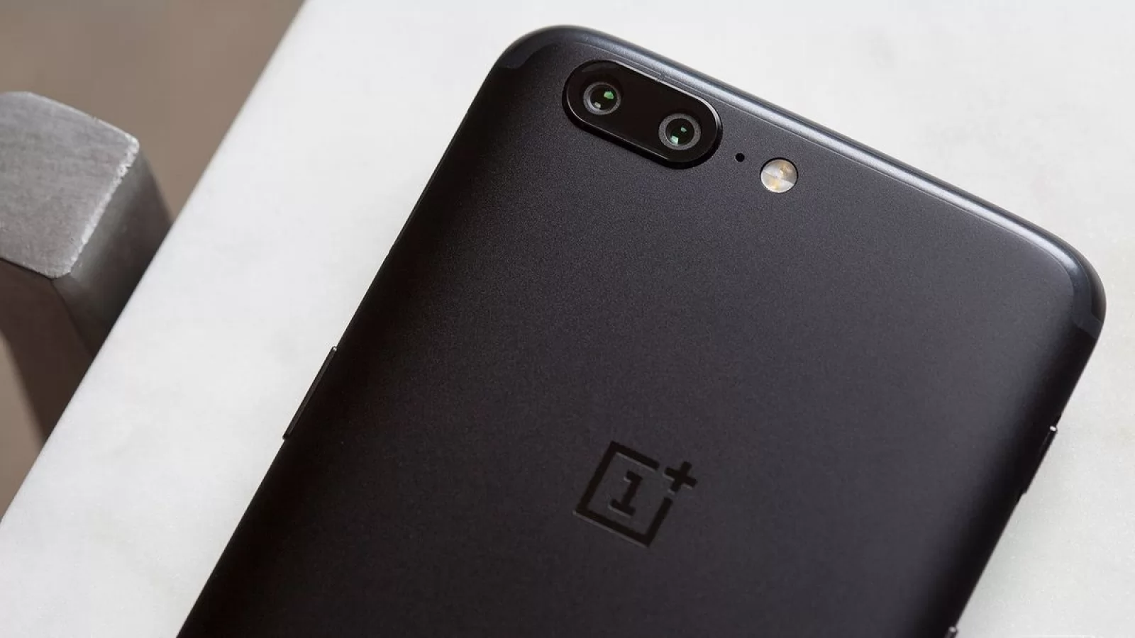 OnePlus 5 şi OnePlus 5T vor primi actualizarea la Android Q