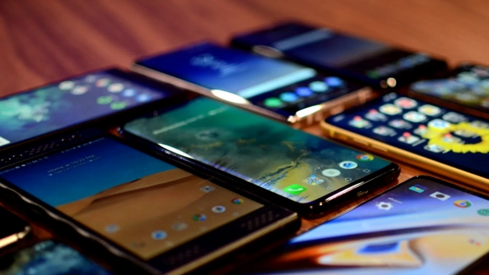 Livrările de smartphone-uri din primul trimestru al anului au scăzut cu 2.7%, Apple înregistrând cea mai mare depreciere la capitolul vânzări
