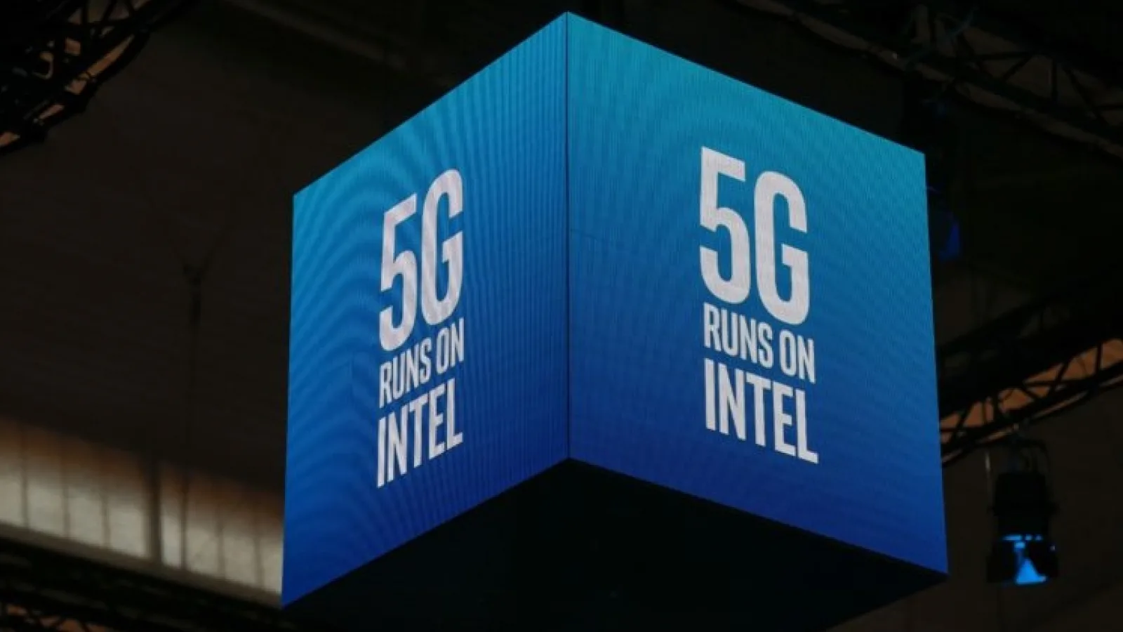 Apple este în continuare interesată de achiziția unei părți din Intel, a departamentului ce se ocupă cu dezvoltarea de modemuri