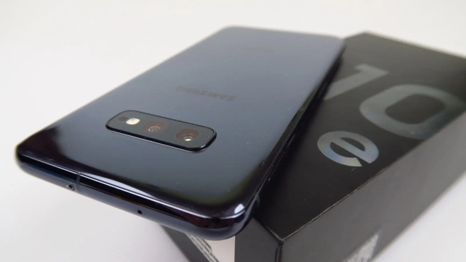 Mini Turul Magazinelor #86: Xiaomi Mi 9 pe la 1500 lei, Galaxy S10e la cea mai bună reducere, Huawei Mate 20 Lite ieftin ca braga