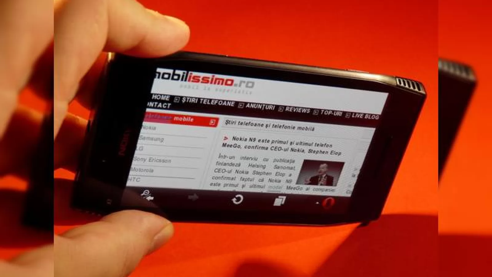 Review Nokia X7 - de la Symbian Anna la jocuri HD și Îmbunătățiri modeste (Video)
