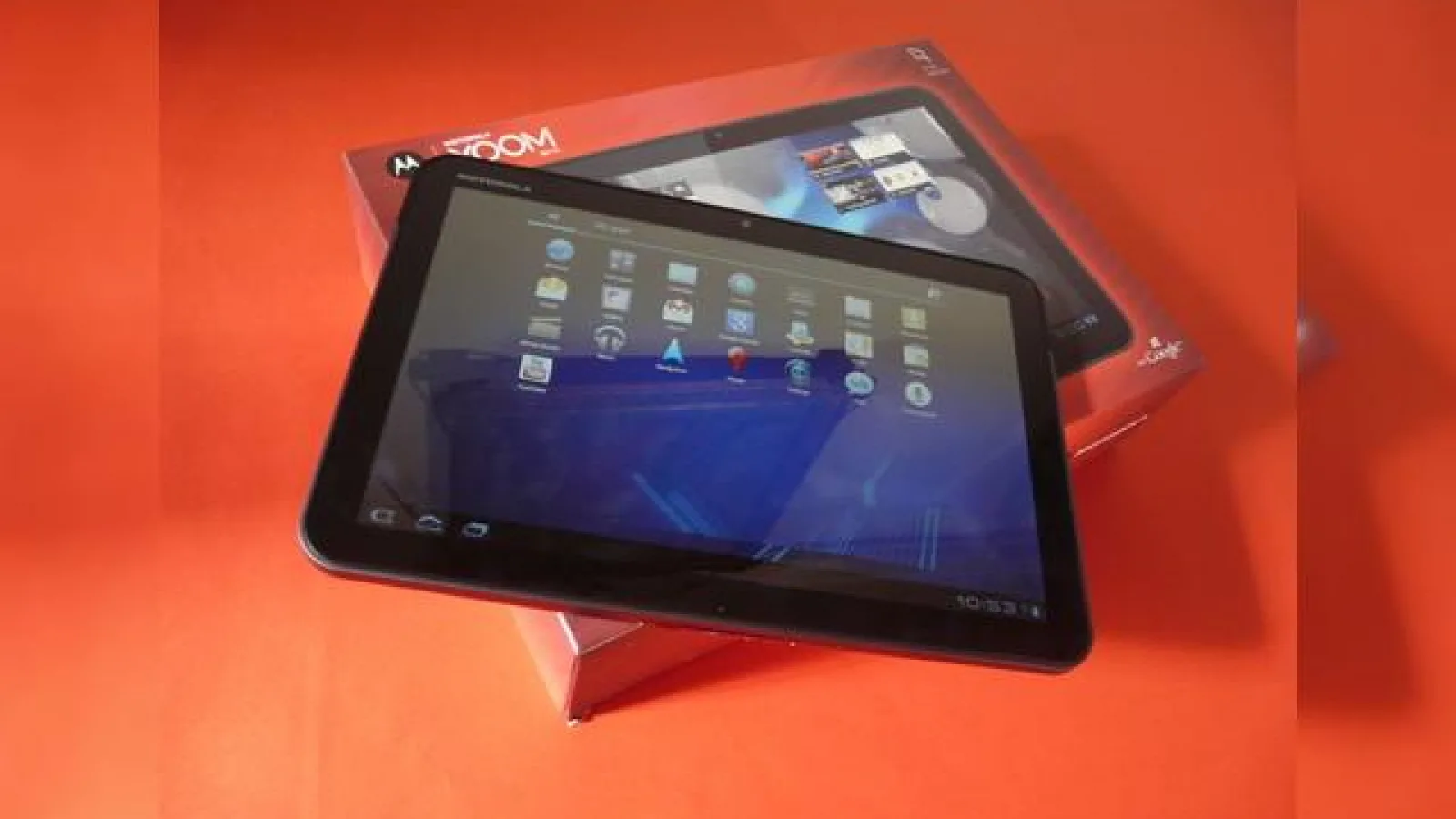 Motorola XOOM Unboxing - scoatem din cutie tableta "Nexus" a lui Honeycomb (Video)