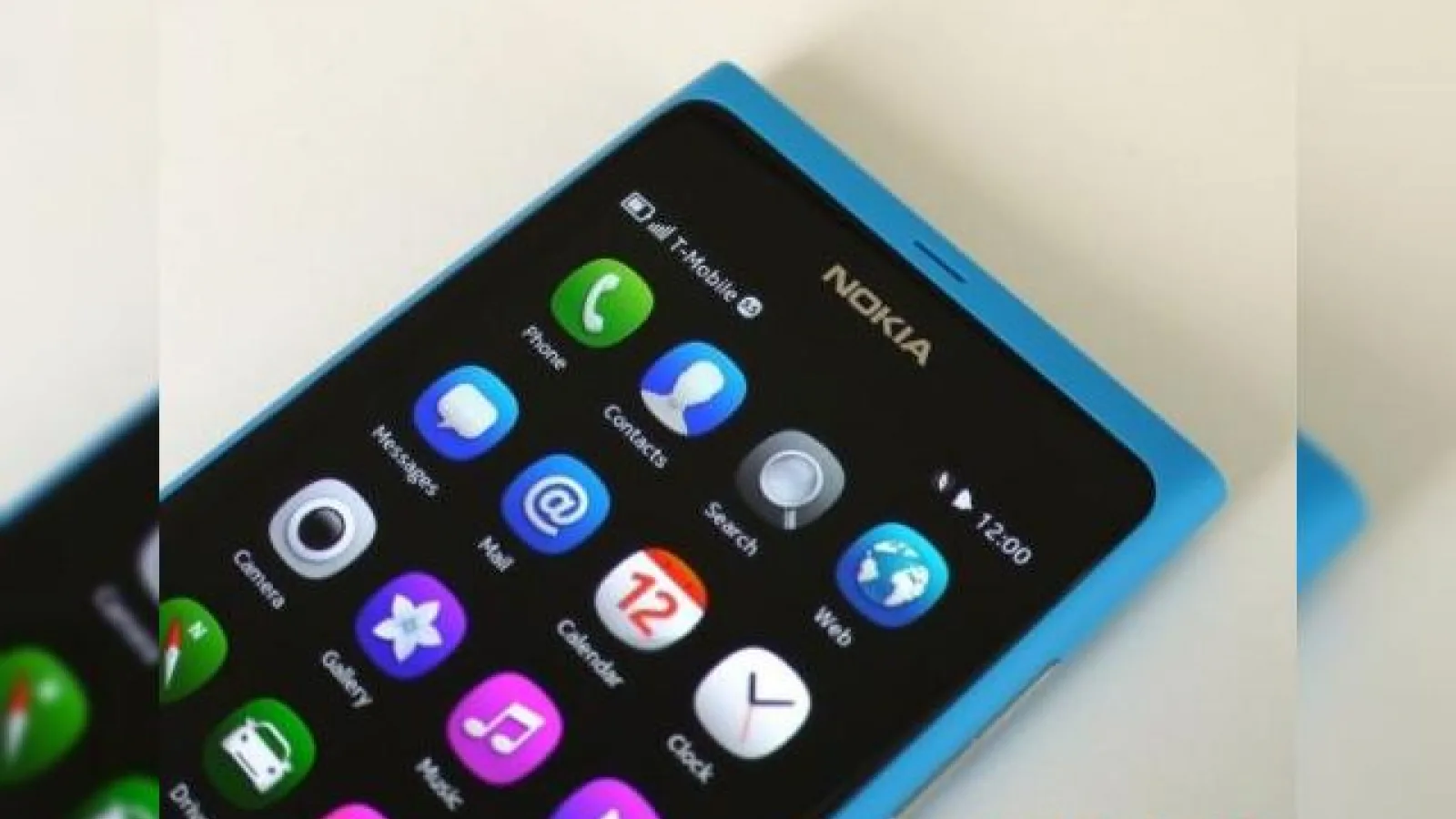 Nokia N9 nu se lansează În Marea Britanie, Franța și Germania... dar În România da!