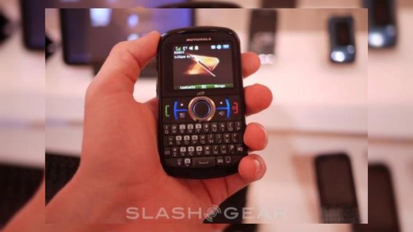 Motorola prezintă un trio de telefoane mid-range: Clutch i475, Theory și Motorola i412