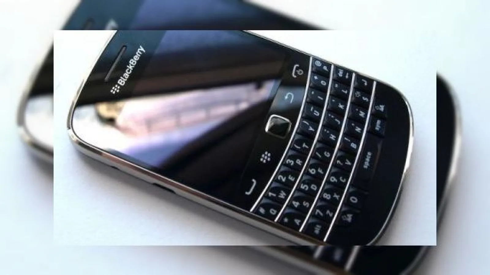 BlackBerry Bold 9900 Într-un preview detaliat - performanța În ambalaj elegant (Video)